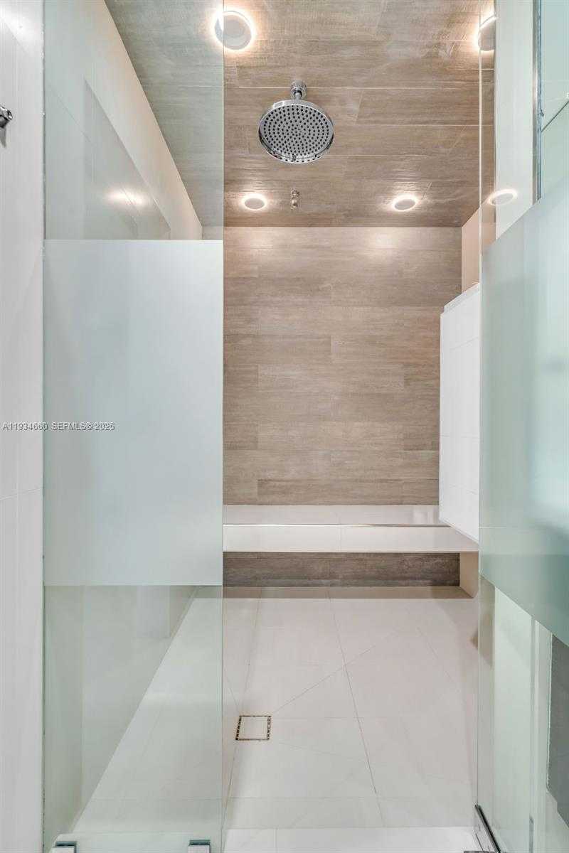 Small Image of 900 BISCAYNE BLVD #2312, Miami Number 22