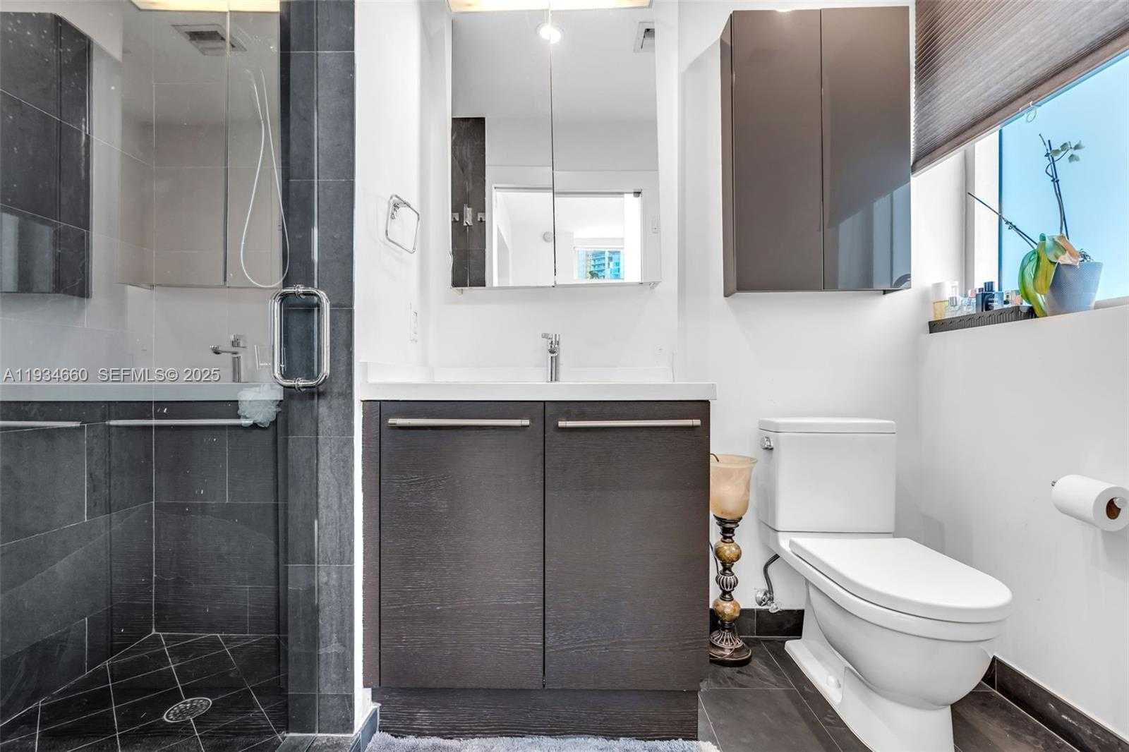 Small Image of 900 BISCAYNE BLVD #2312, Miami Number 25