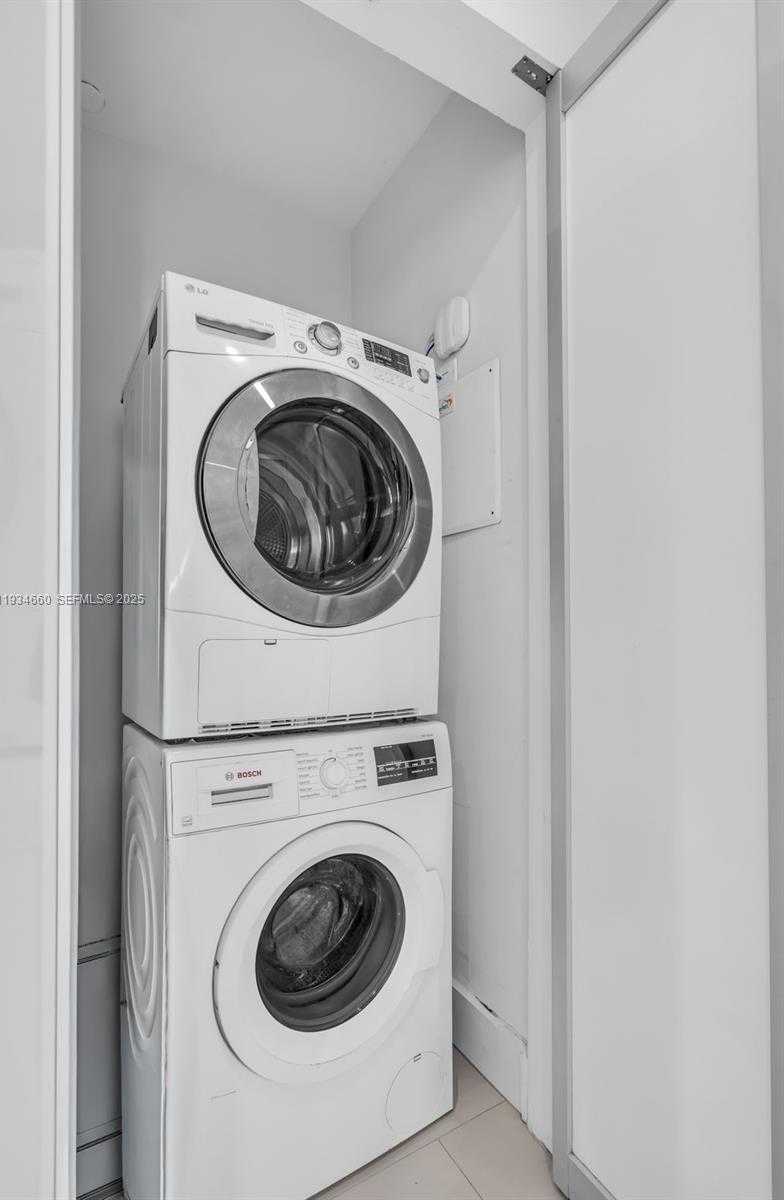 Small Image of 900 BISCAYNE BLVD #2312, Miami Number 26