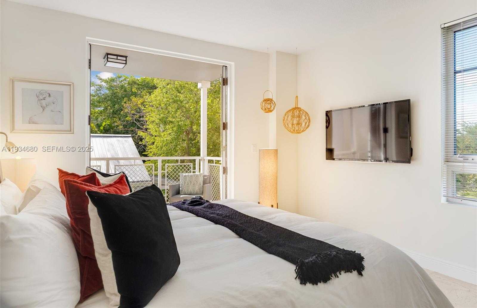 Small Image of 3540 MAIN HWY #305, Coconut Grove Number 10