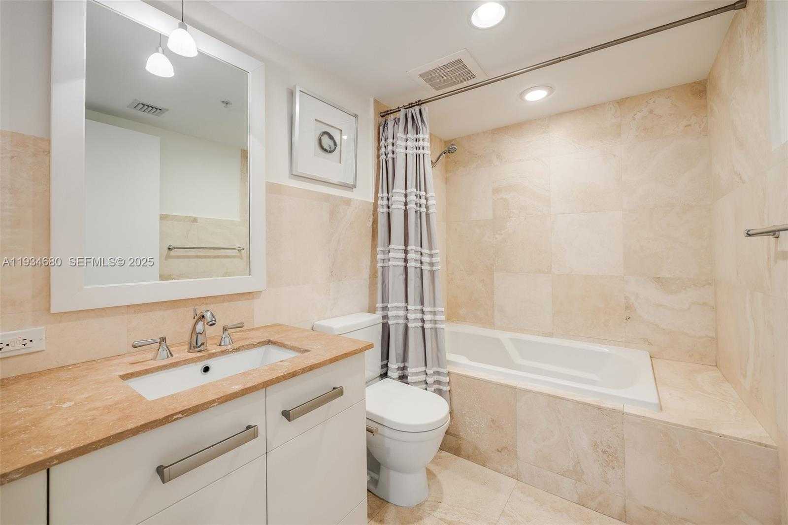 Small Image of 3540 MAIN HWY #305, Coconut Grove Number 15