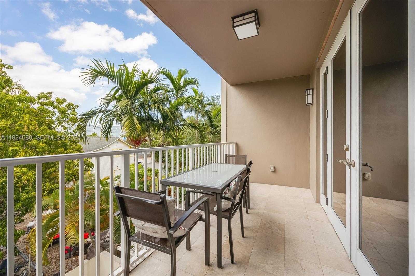 Small Image of 3540 MAIN HWY #305, Coconut Grove Number 16