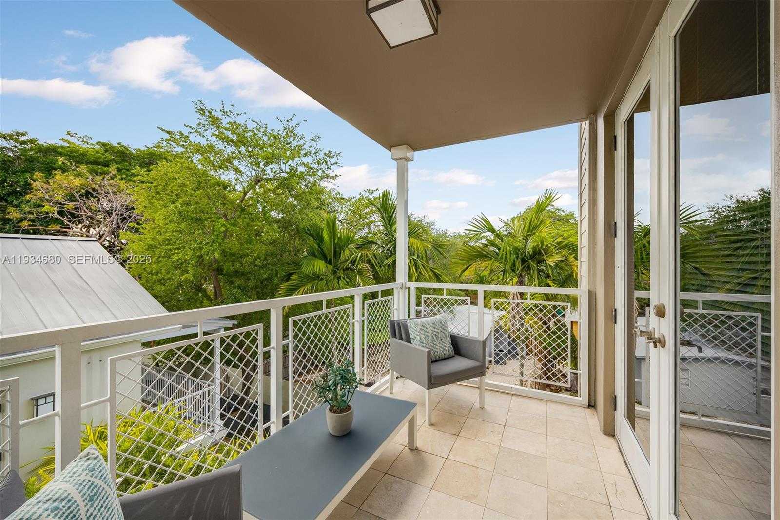 Small Image of 3540 MAIN HWY #305, Coconut Grove Number 17