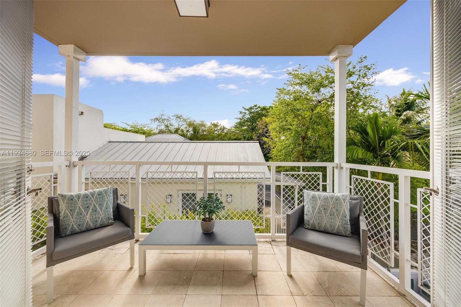 Small Image of 3540 MAIN HWY #305, Coconut Grove Number 18