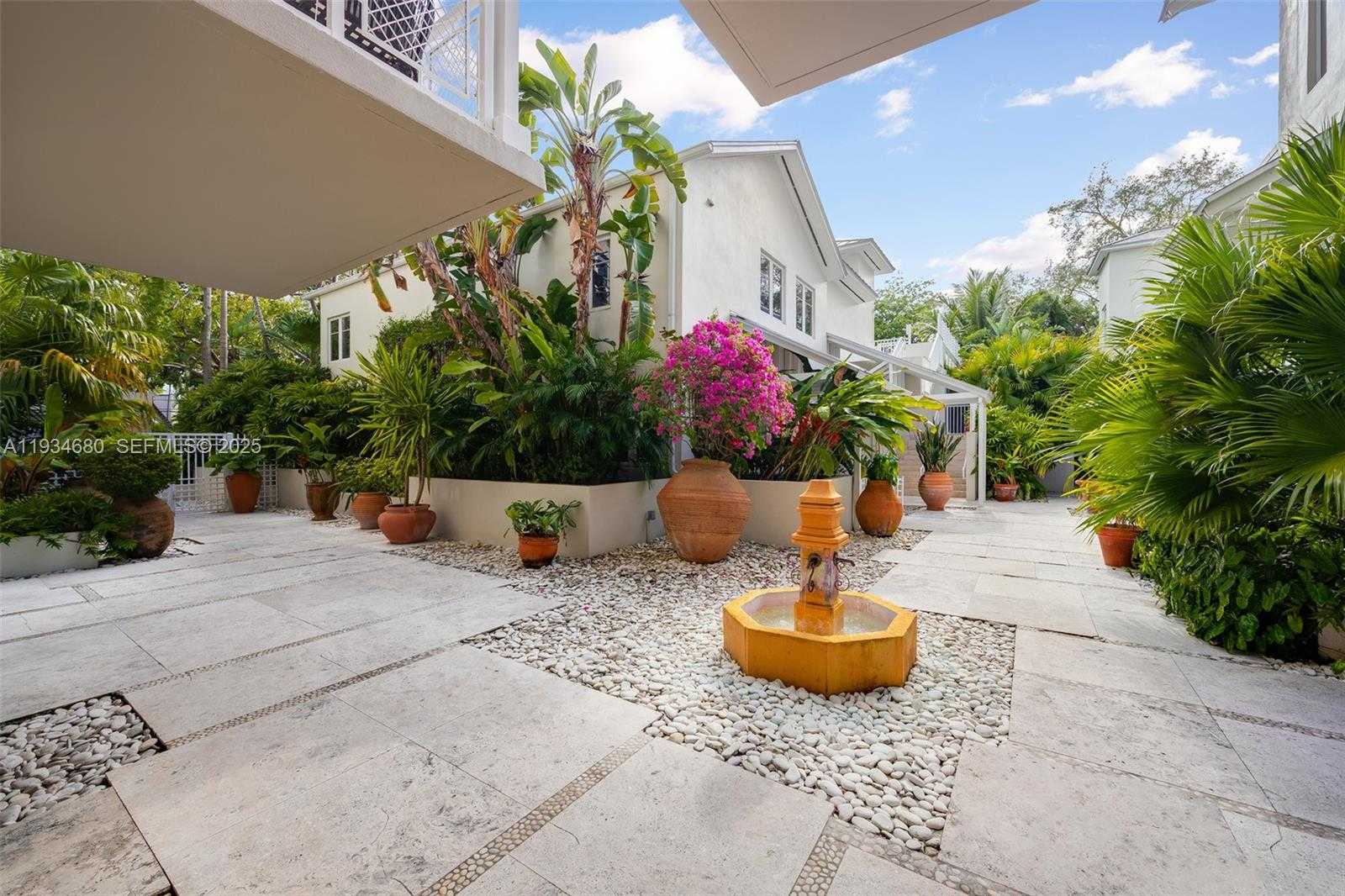 Small Image of 3540 MAIN HWY #305, Coconut Grove Number 20