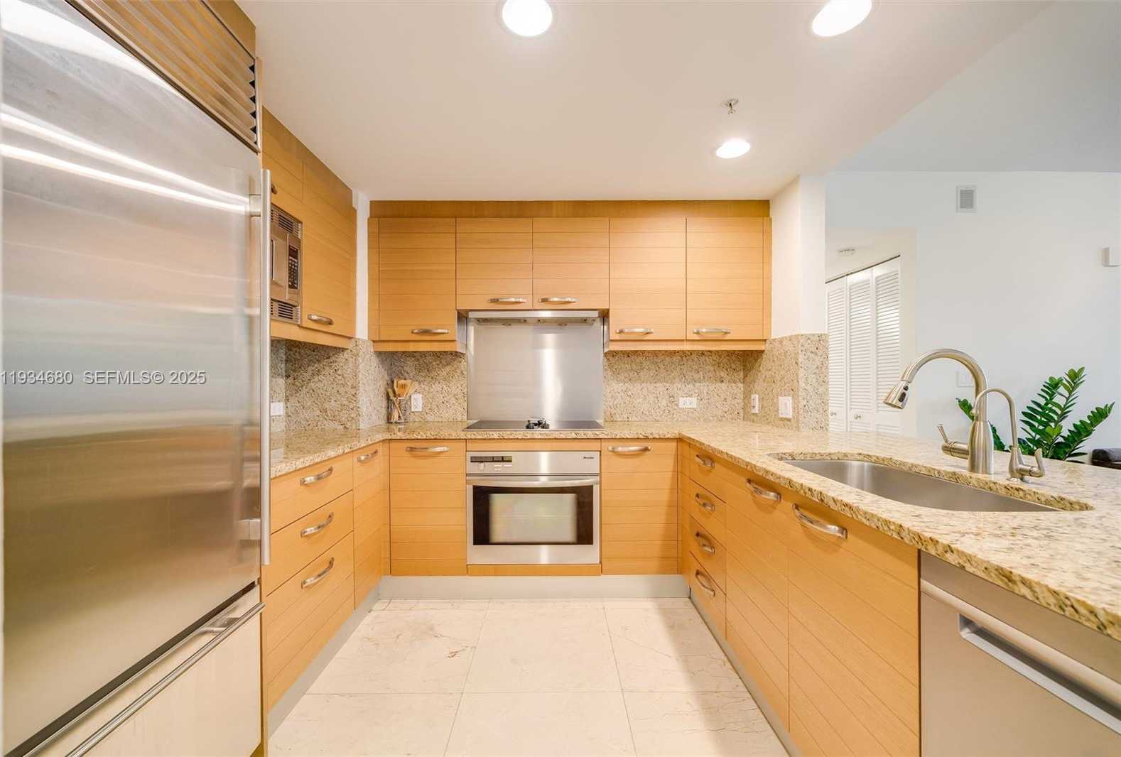 Small Image of 3540 MAIN HWY #305, Coconut Grove Number 3