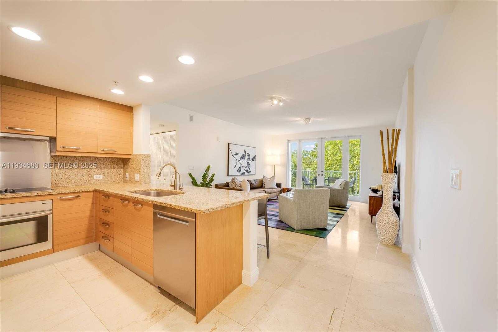 Small Image of 3540 MAIN HWY #305, Coconut Grove Number 4