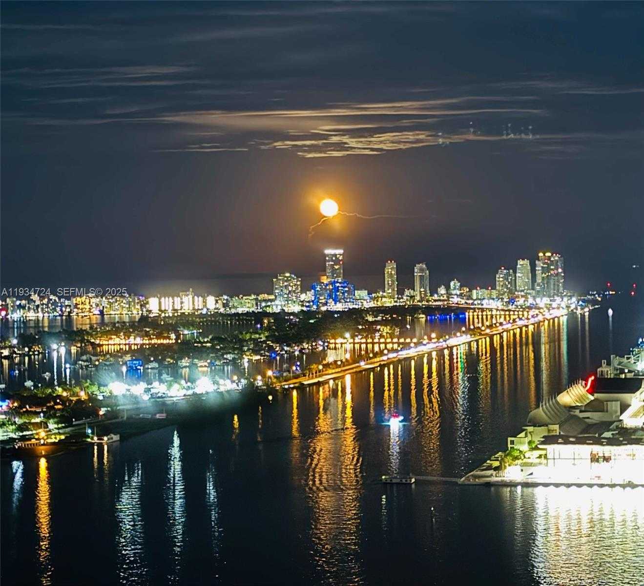 Small Image of 900 BISCAYNE BLVD #4504, Miami Number 4