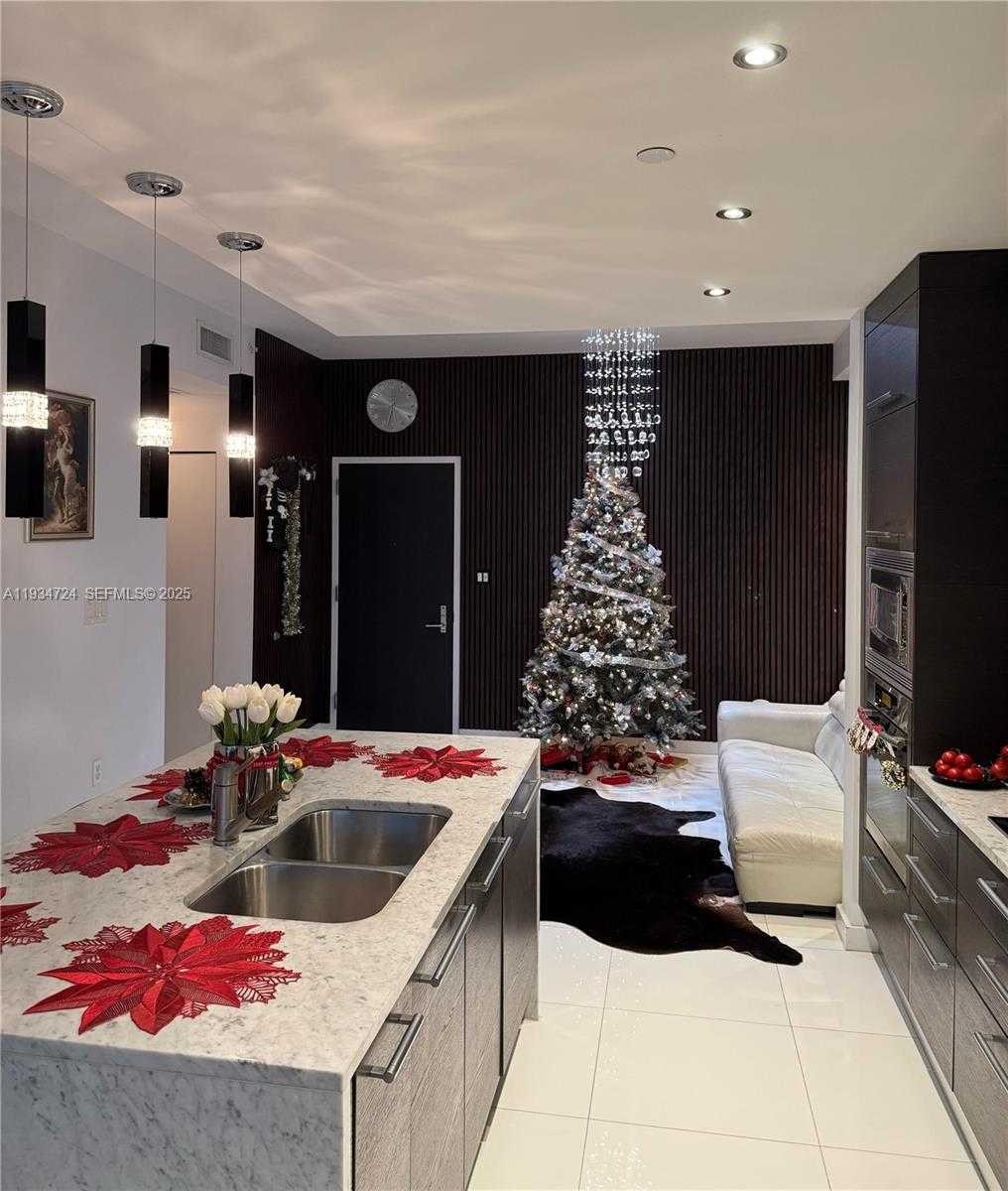 Small Image of 900 BISCAYNE BLVD #4504, Miami Number 6