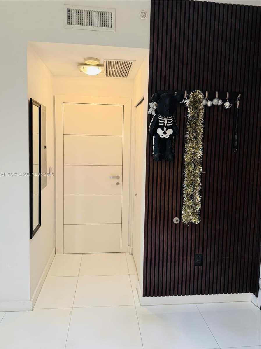 Small Image of 900 BISCAYNE BLVD #4504, Miami Number 7