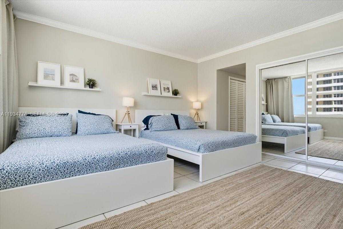 Small Image of 5601 COLLINS AVE #915, Miami Beach Number 12