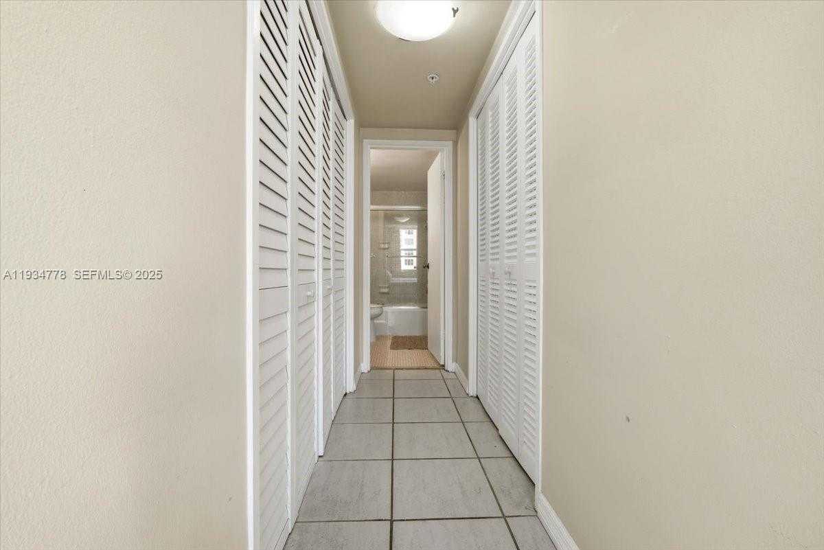 Small Image of 5601 COLLINS AVE #915, Miami Beach Number 13
