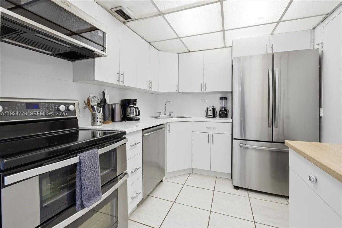 Small Image of 5601 COLLINS AVE #915, Miami Beach Number 15