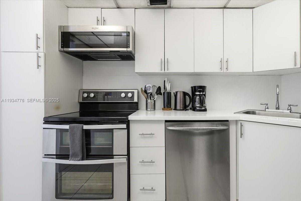 Small Image of 5601 COLLINS AVE #915, Miami Beach Number 16