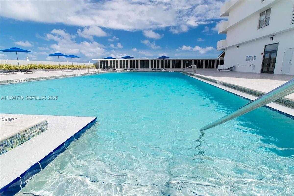 Small Image of 5601 COLLINS AVE #915, Miami Beach Number 21