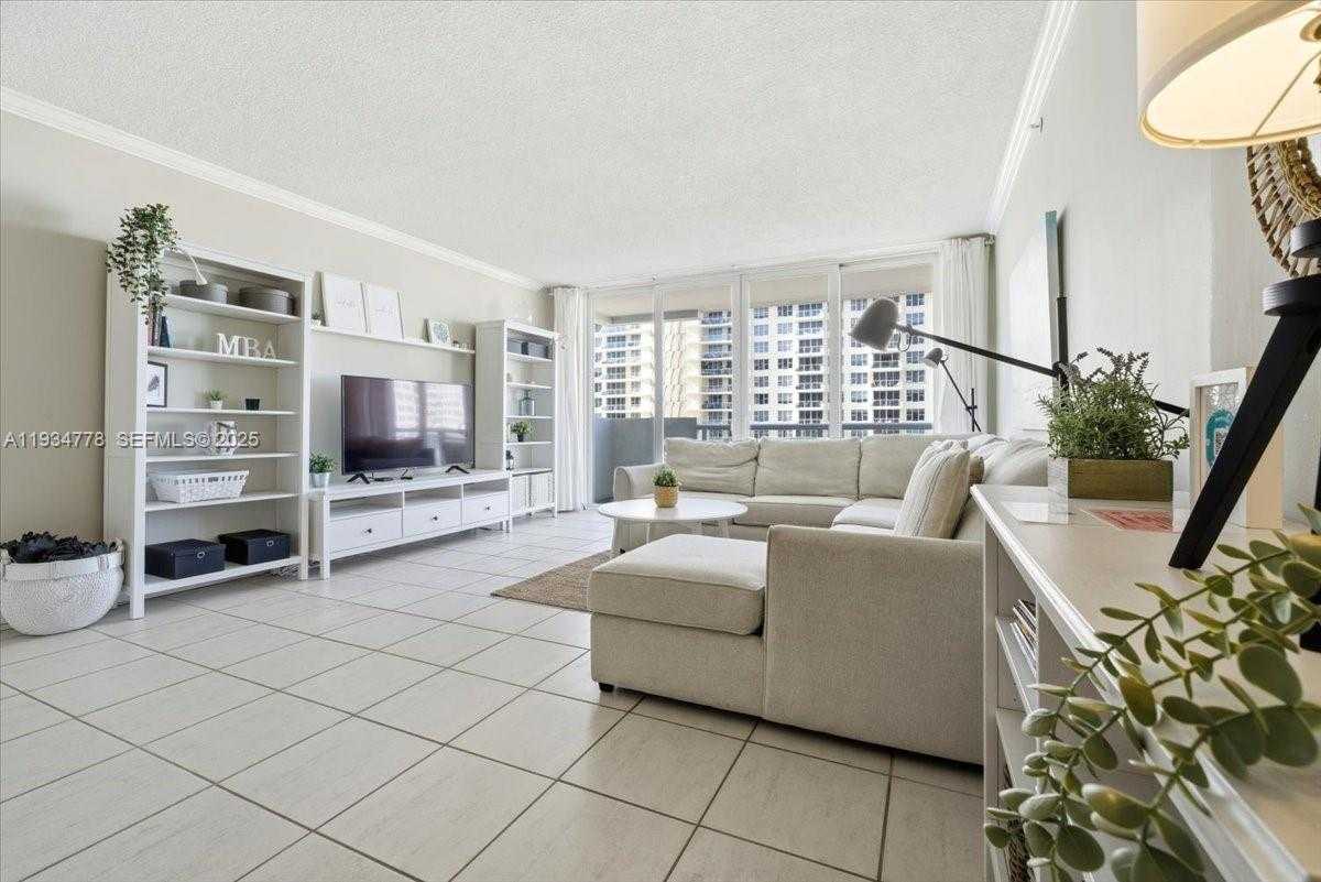 Small Image of 5601 COLLINS AVE #915, Miami Beach Number 5