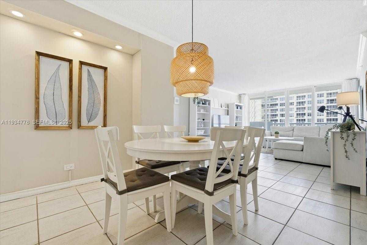 Small Image of 5601 COLLINS AVE #915, Miami Beach Number 6