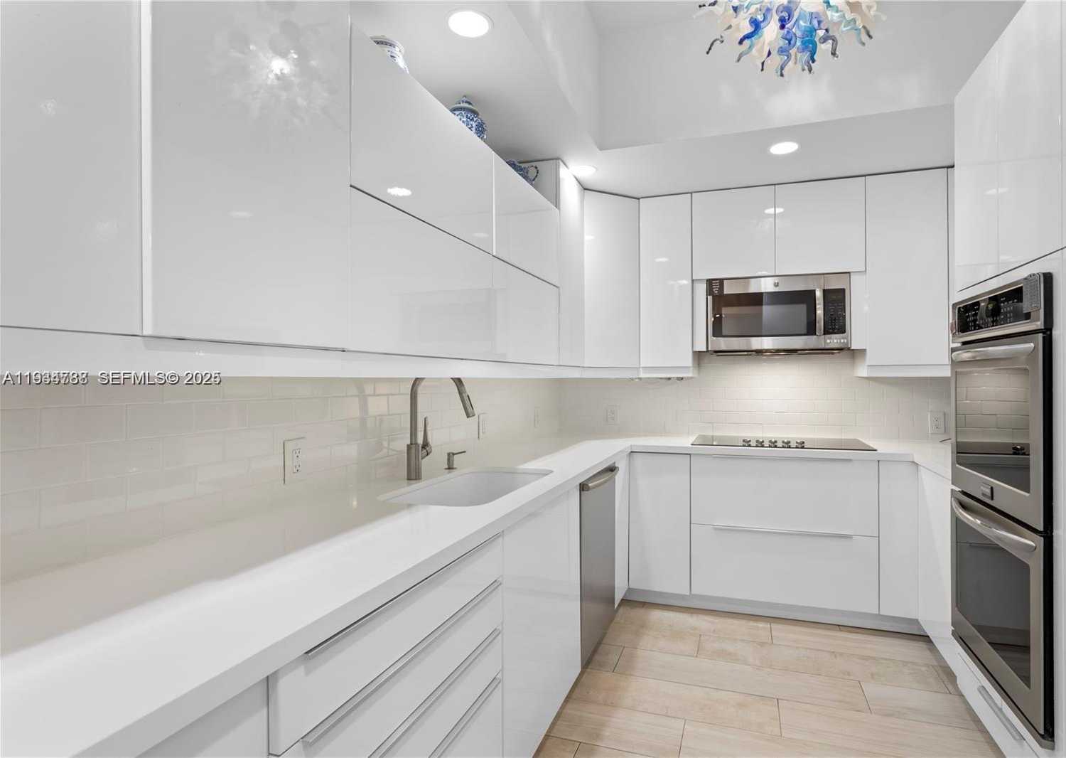 Small Image of 11 ISLAND AVE #PH5, Miami Beach Number 3