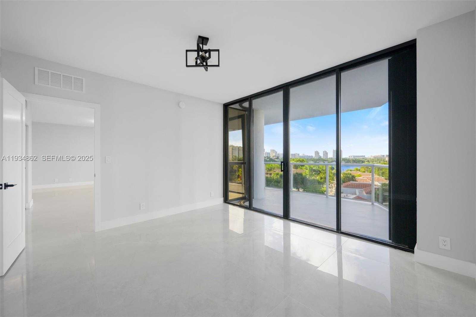 Small Image of 20281 EAST COUNTRY CLUB DR #501, Aventura Number 17