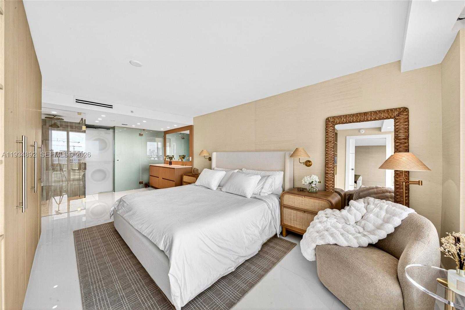 Small Image of 400 SOUTH POINTE DR #1501, Miami Beach Number 15