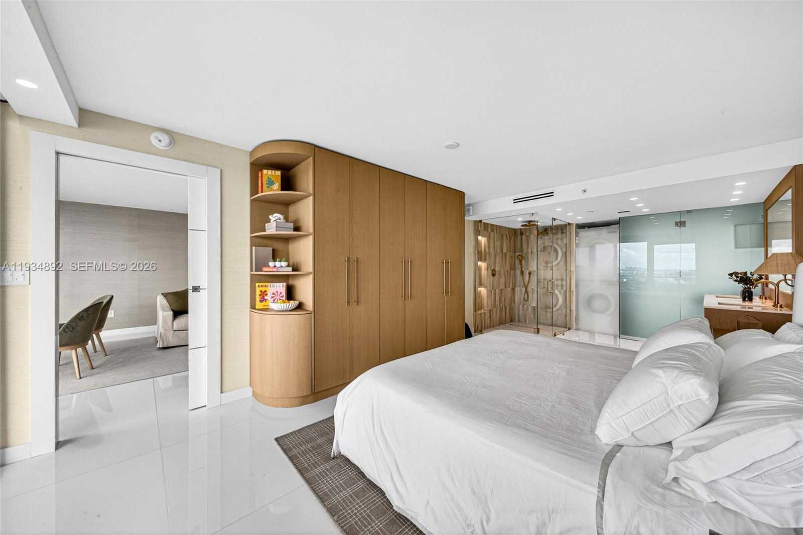 Small Image of 400 SOUTH POINTE DR #1501, Miami Beach Number 16