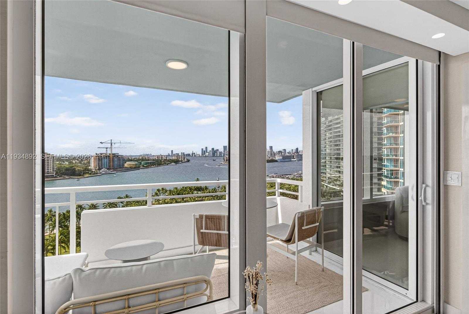 Small Image of 400 SOUTH POINTE DR #1501, Miami Beach Number 21