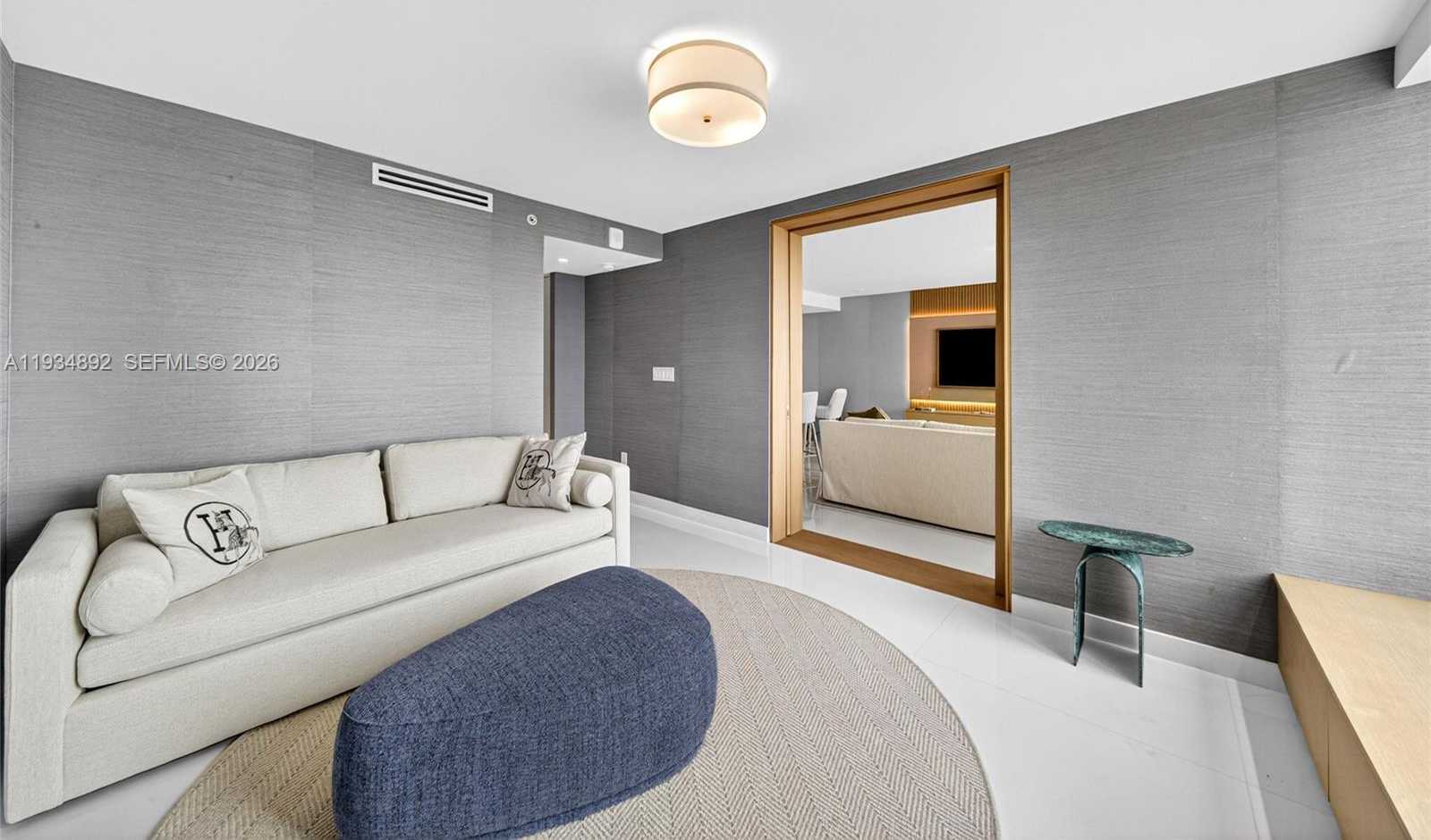 Small Image of 400 SOUTH POINTE DR #1501, Miami Beach Number 23