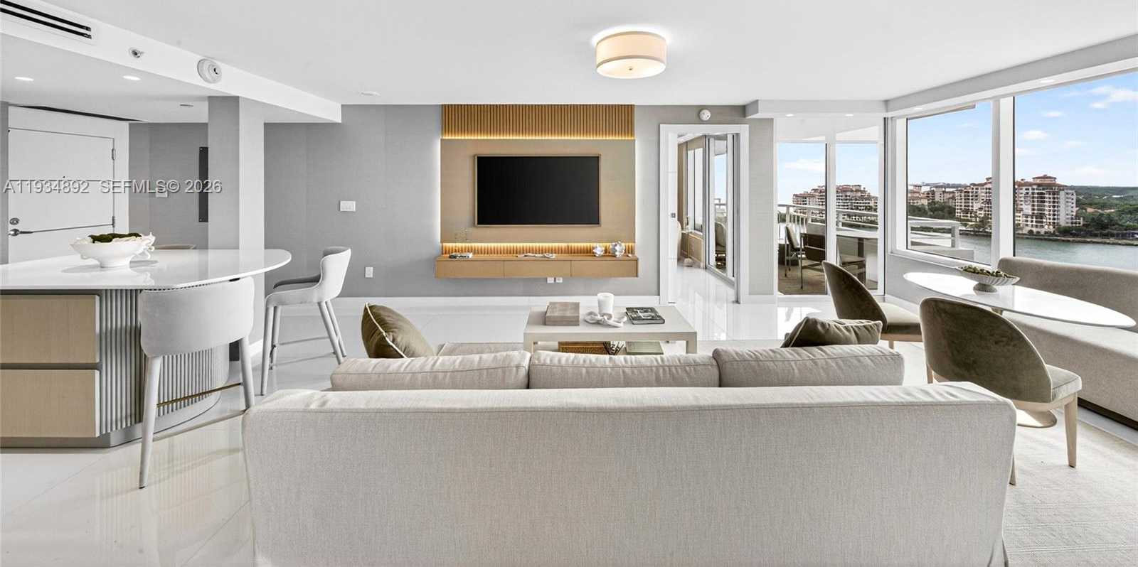 Small Image of 400 SOUTH POINTE DR #1501, Miami Beach Number 3