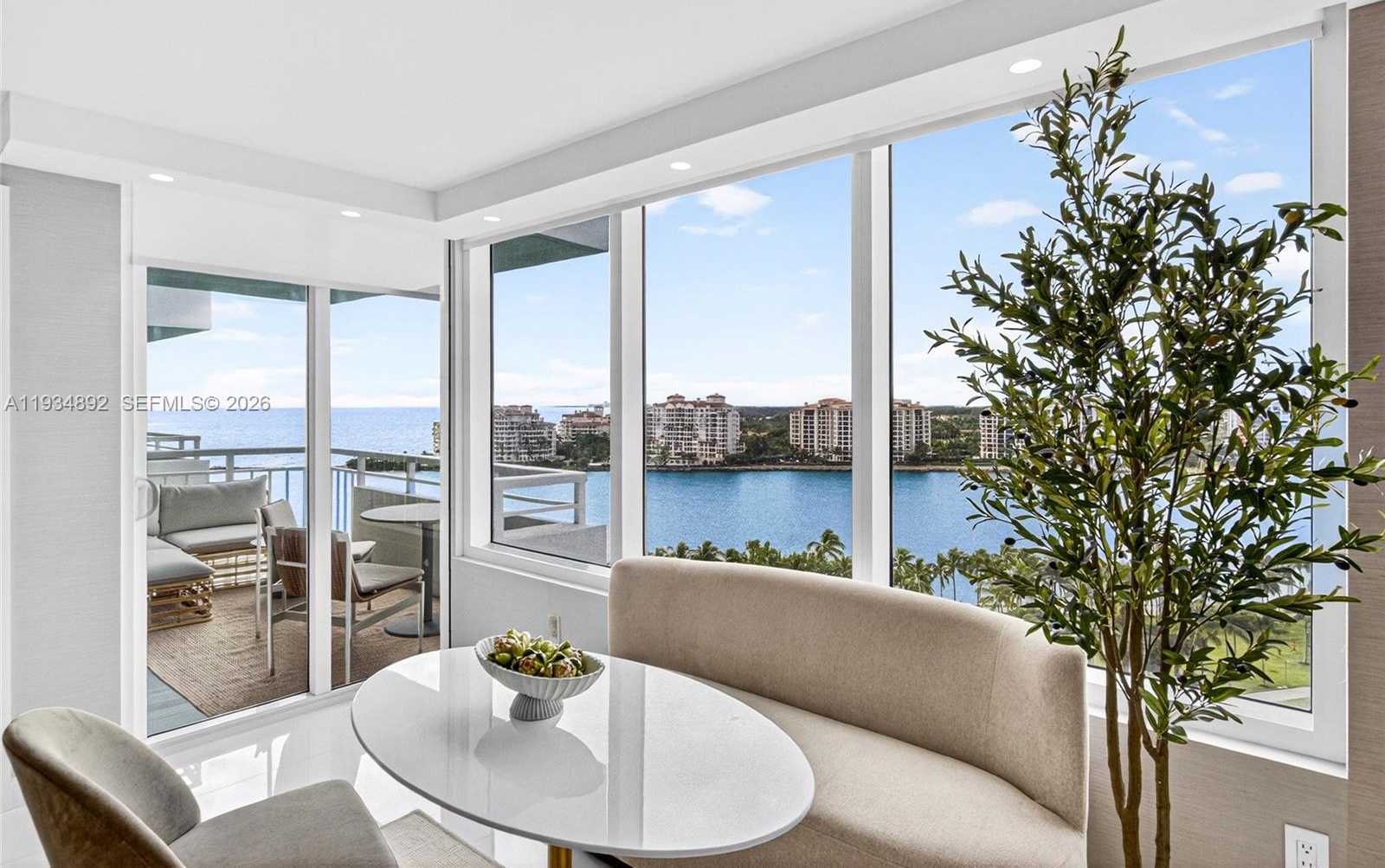 Small Image of 400 SOUTH POINTE DR #1501, Miami Beach Number 5