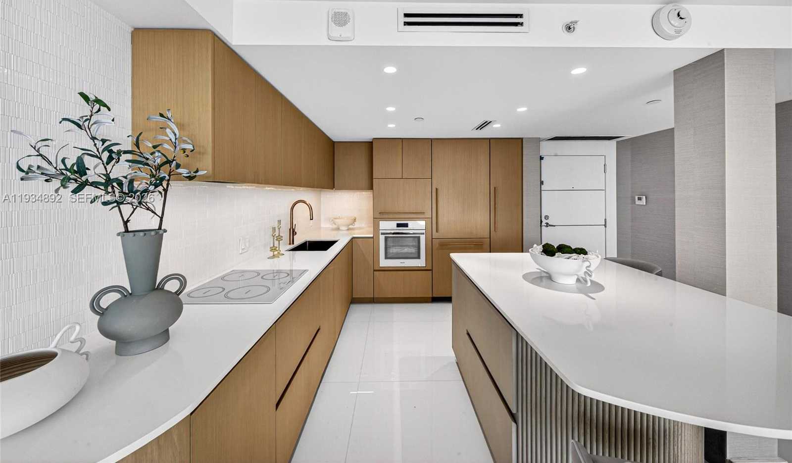 Small Image of 400 SOUTH POINTE DR #1501, Miami Beach Number 8