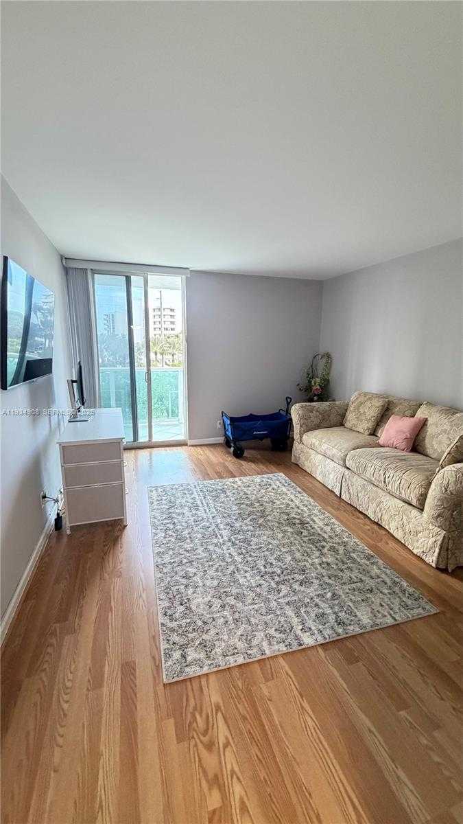 Small Image of 100 BAYVIEW DR #306, Sunny Isles Beach Number 10