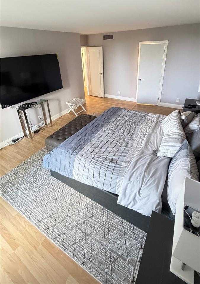 Small Image of 100 BAYVIEW DR #306, Sunny Isles Beach Number 13