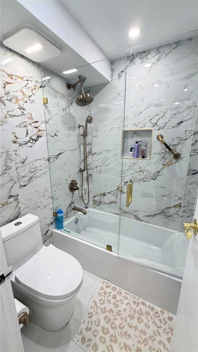 Small Image of 100 BAYVIEW DR #306, Sunny Isles Beach Number 15