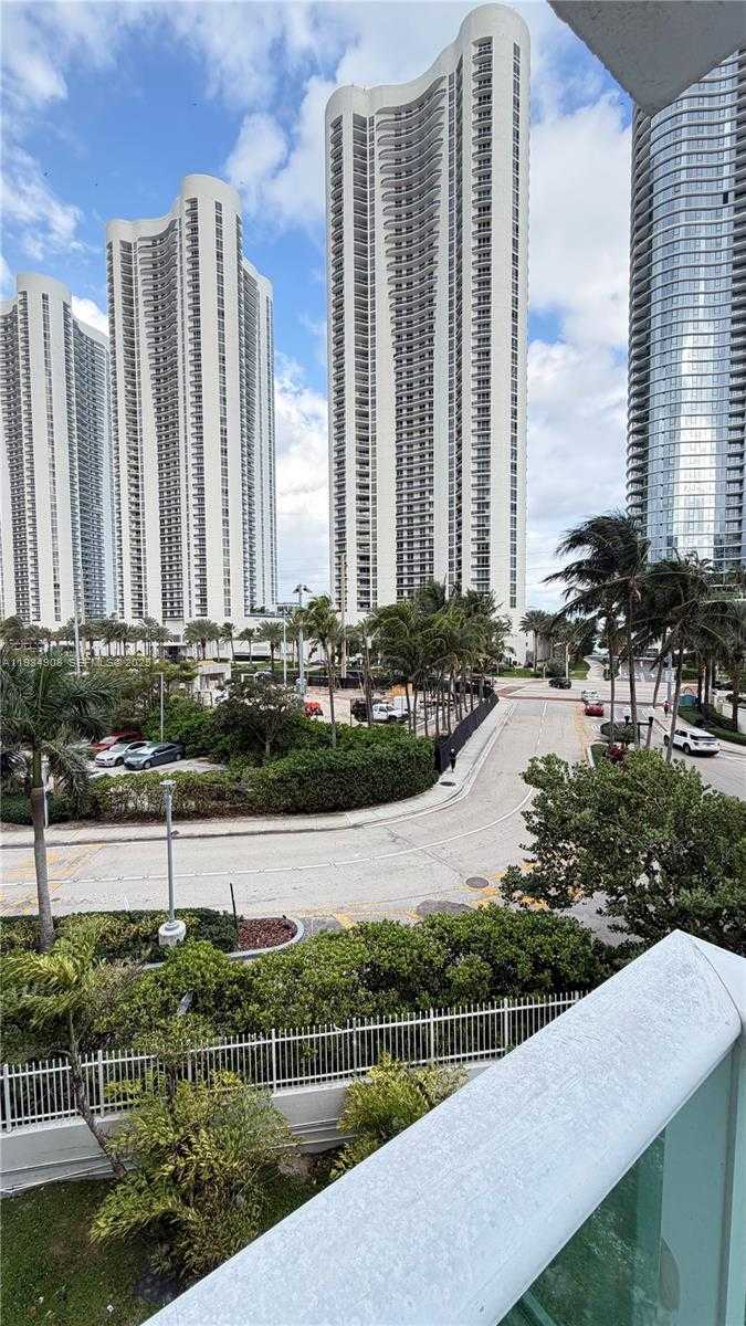 Small Image of 100 BAYVIEW DR #306, Sunny Isles Beach Number 19