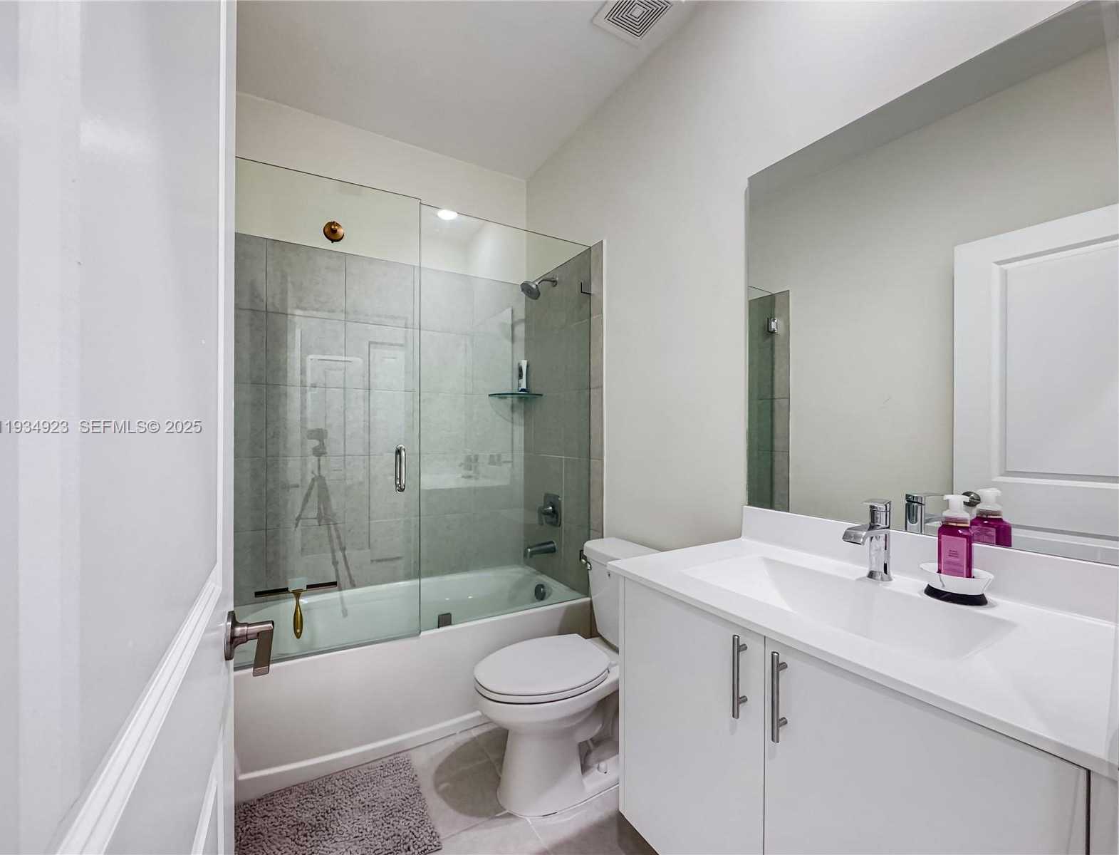 Small Image of 8206 NORTH WEST 43RD ST, Doral Number 16