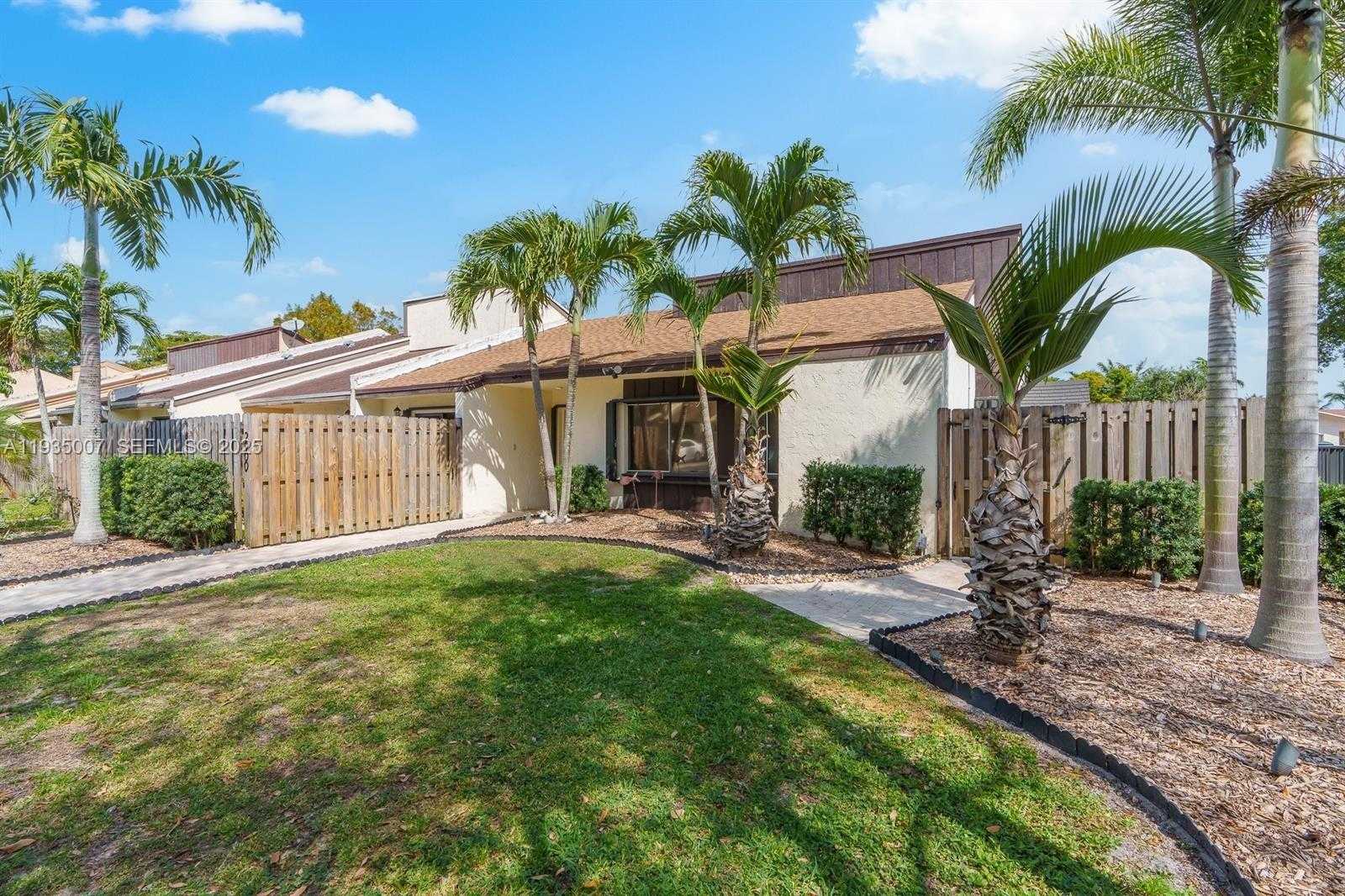 Small Image of 2900 NORTH WEST 69TH CT, Fort Lauderdale Number 4