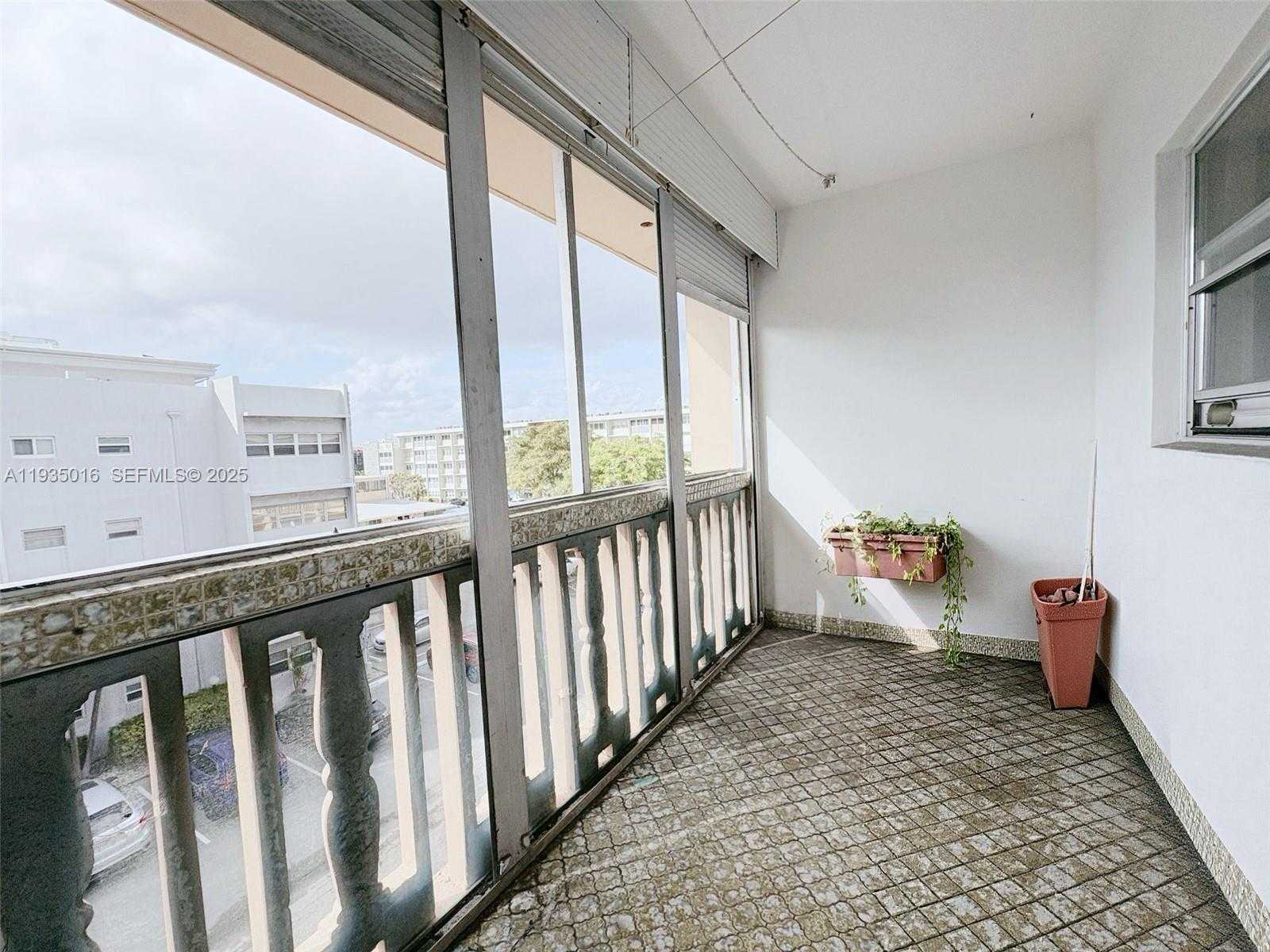 Small Image of 410 SOUTH EAST 2ND ST #406, Hallandale Beach Number 7