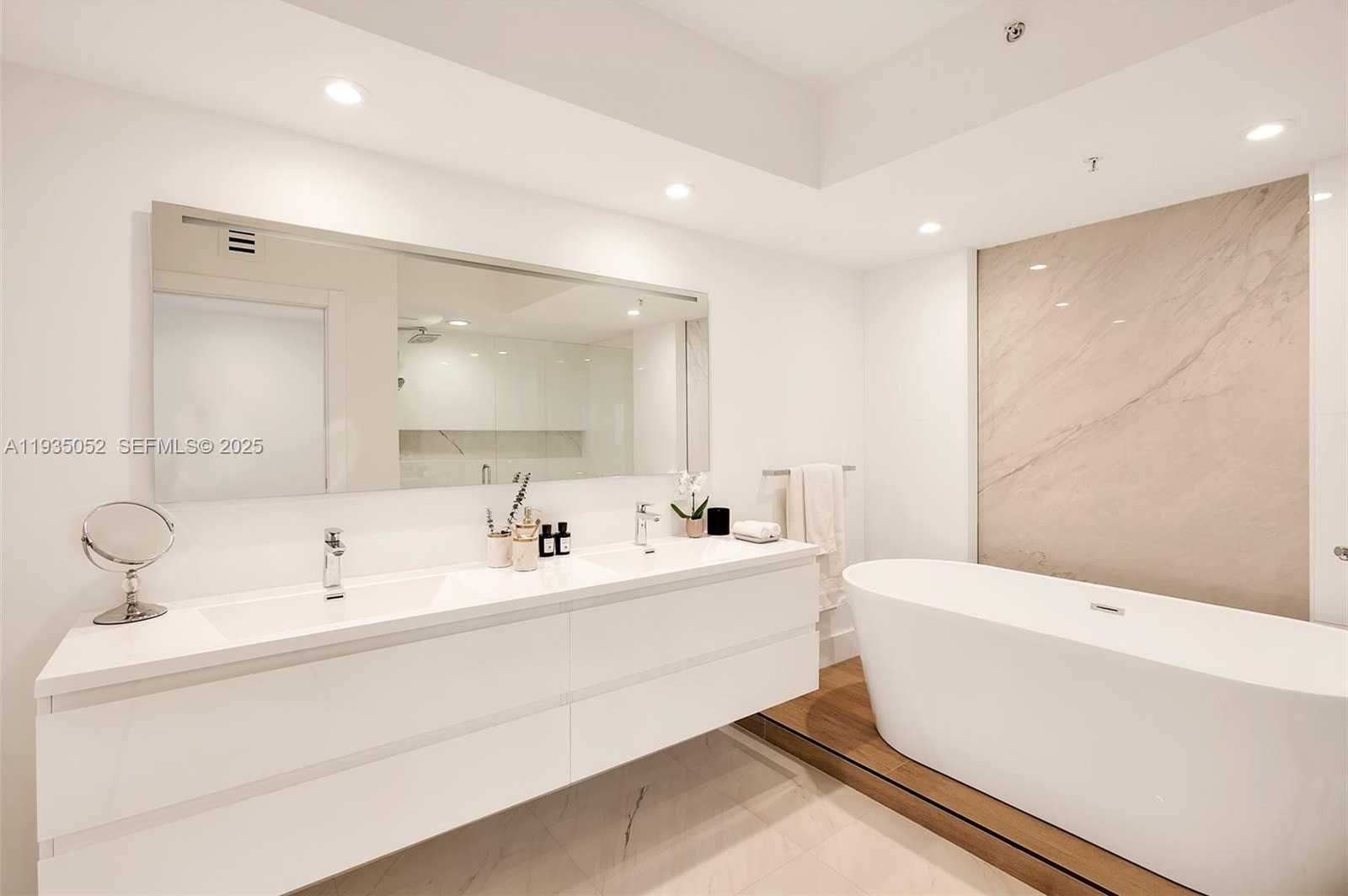 Small Image of 1500 OCEAN DR #1201, Miami Beach Number 11