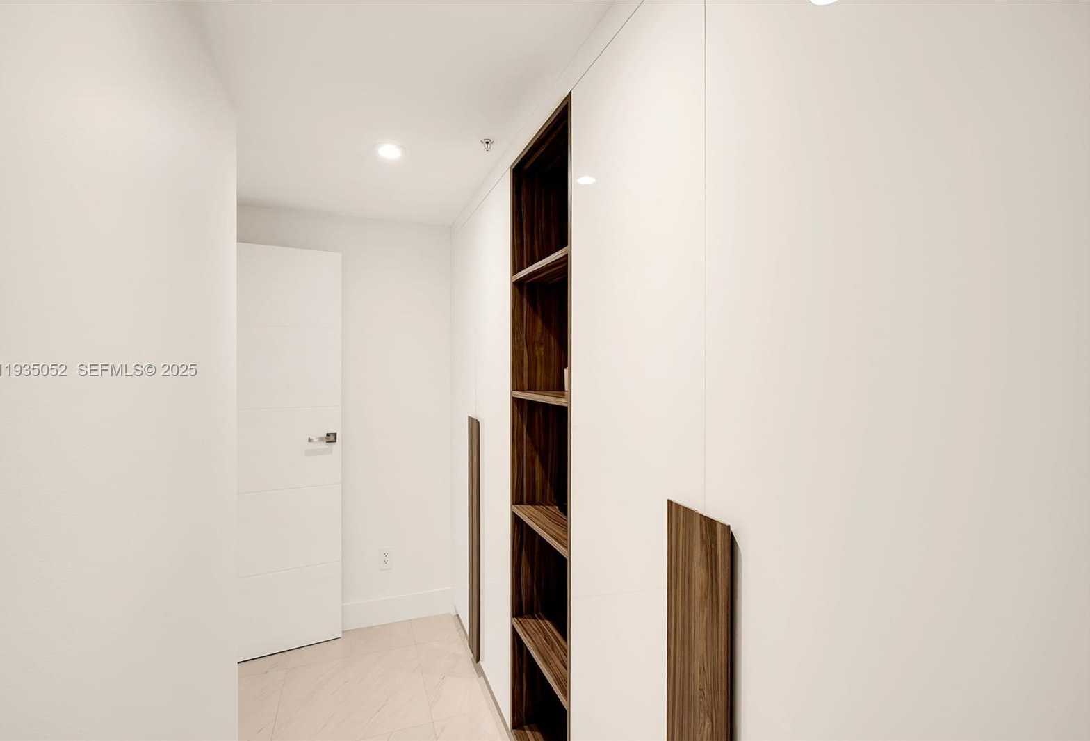 Small Image of 1500 OCEAN DR #1201, Miami Beach Number 26