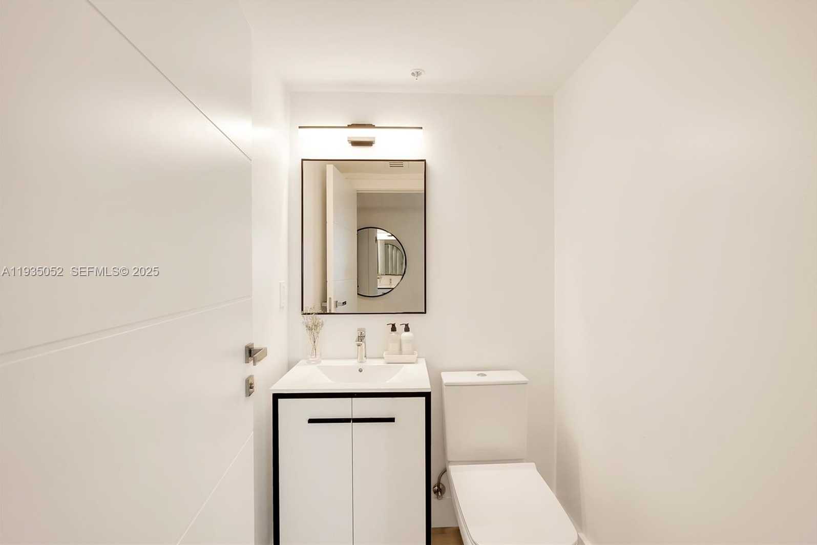 Small Image of 1500 OCEAN DR #1201, Miami Beach Number 31