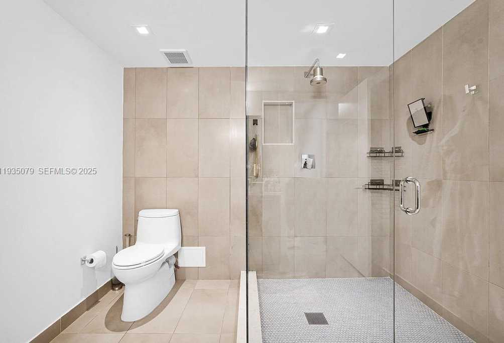 Small Image of 10155 COLLINS AVE #1106, Bal Harbour Number 24