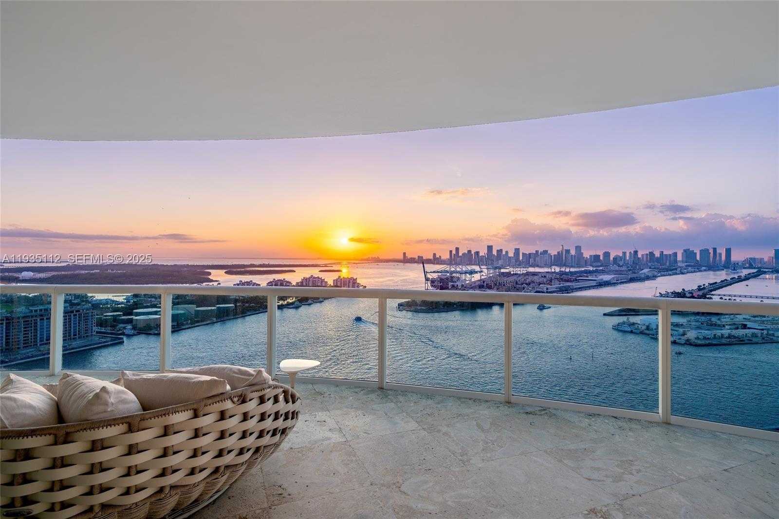 Small Image of 1000 SOUTH POINTE DR #3501, Miami Beach Number 2