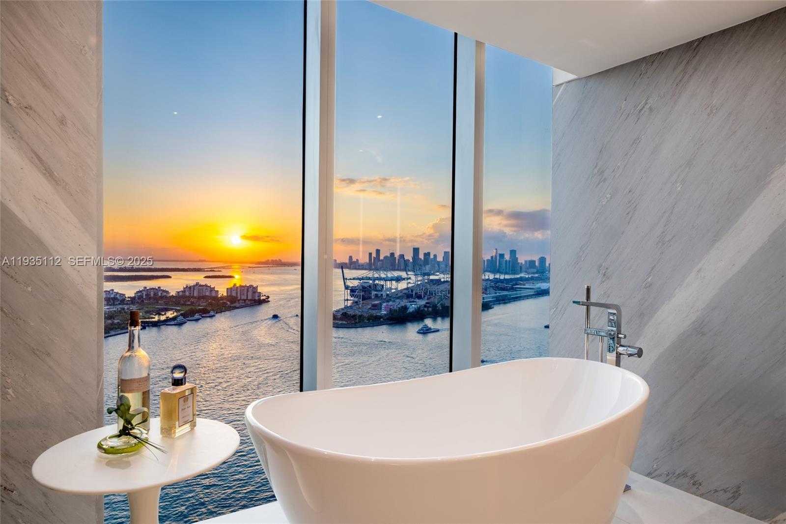 Small Image of 1000 SOUTH POINTE DR #3501, Miami Beach Number 30