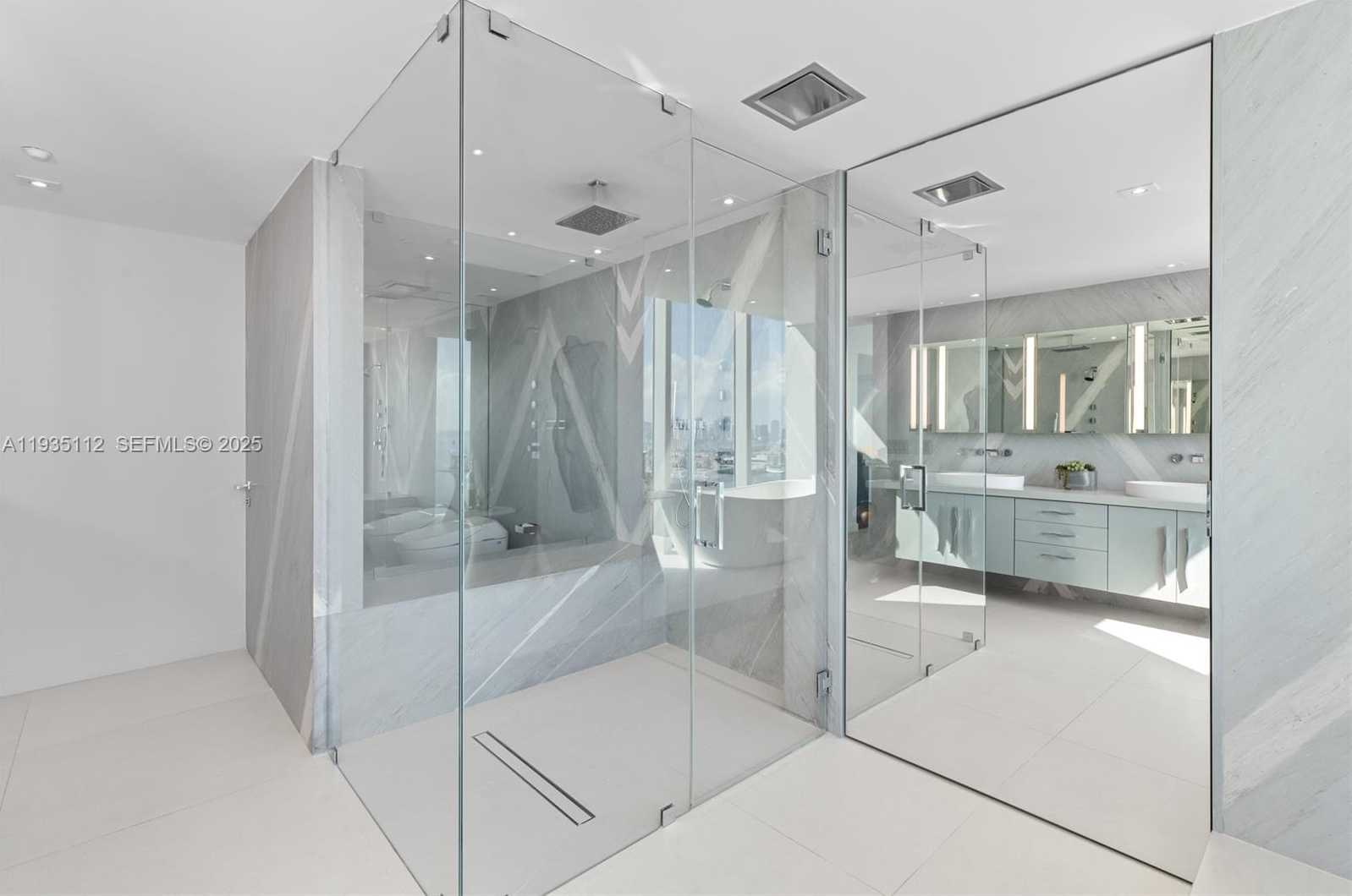 Small Image of 1000 SOUTH POINTE DR #3501, Miami Beach Number 31