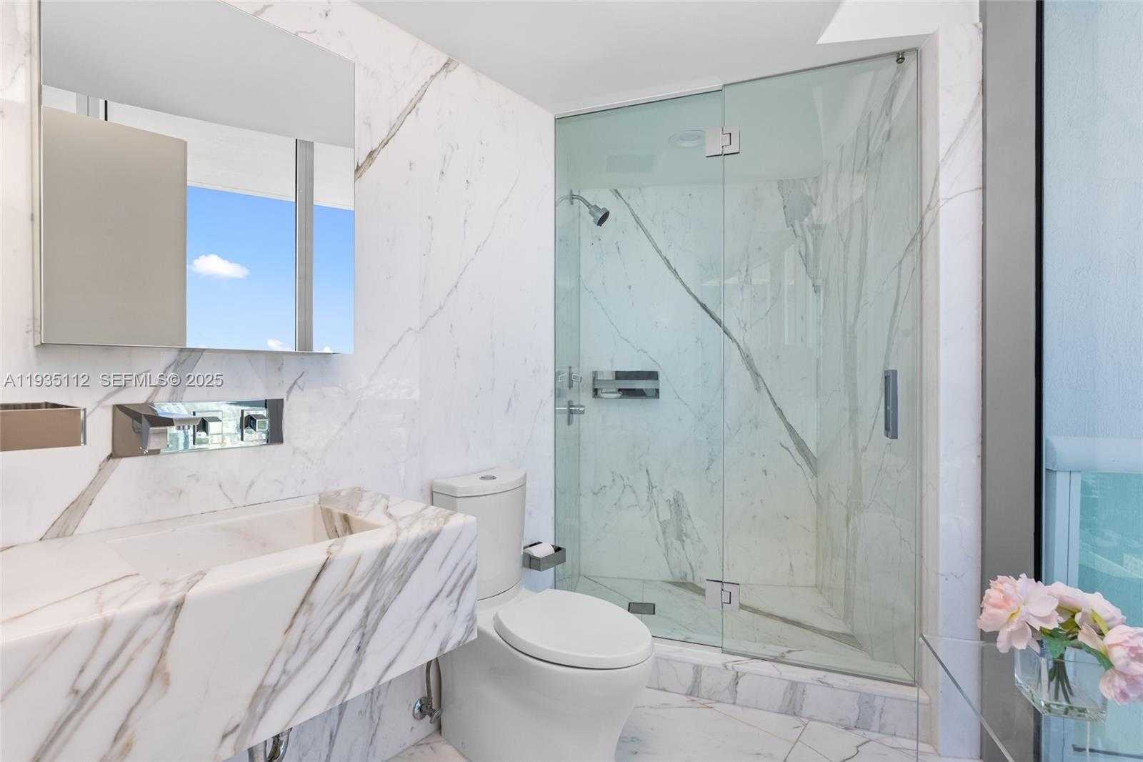 Small Image of 1000 SOUTH POINTE DR #3501, Miami Beach Number 37