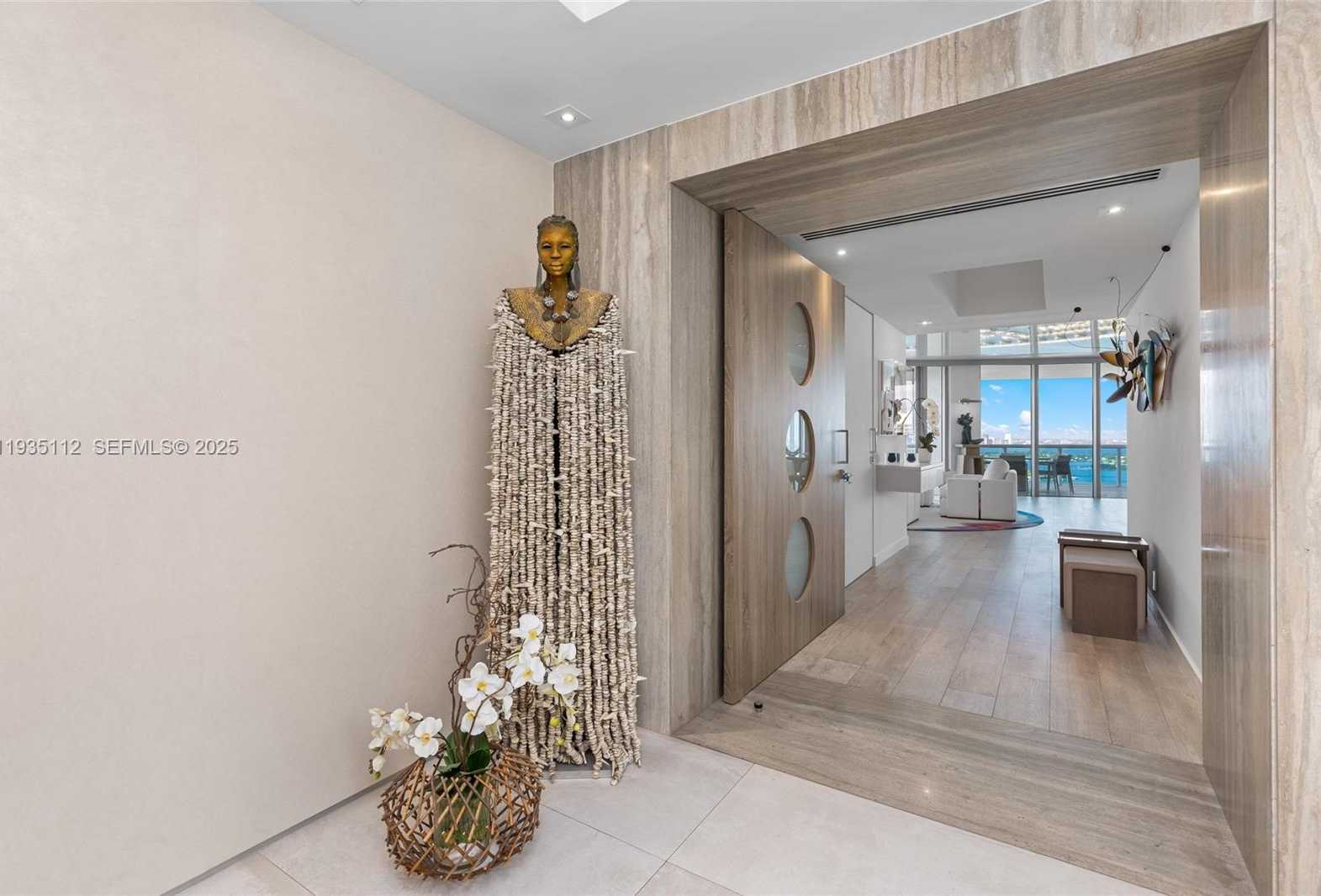 Small Image of 1000 SOUTH POINTE DR #3501, Miami Beach Number 4
