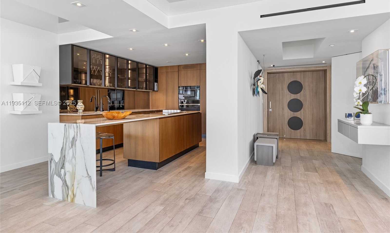 Small Image of 1000 SOUTH POINTE DR #3501, Miami Beach Number 6