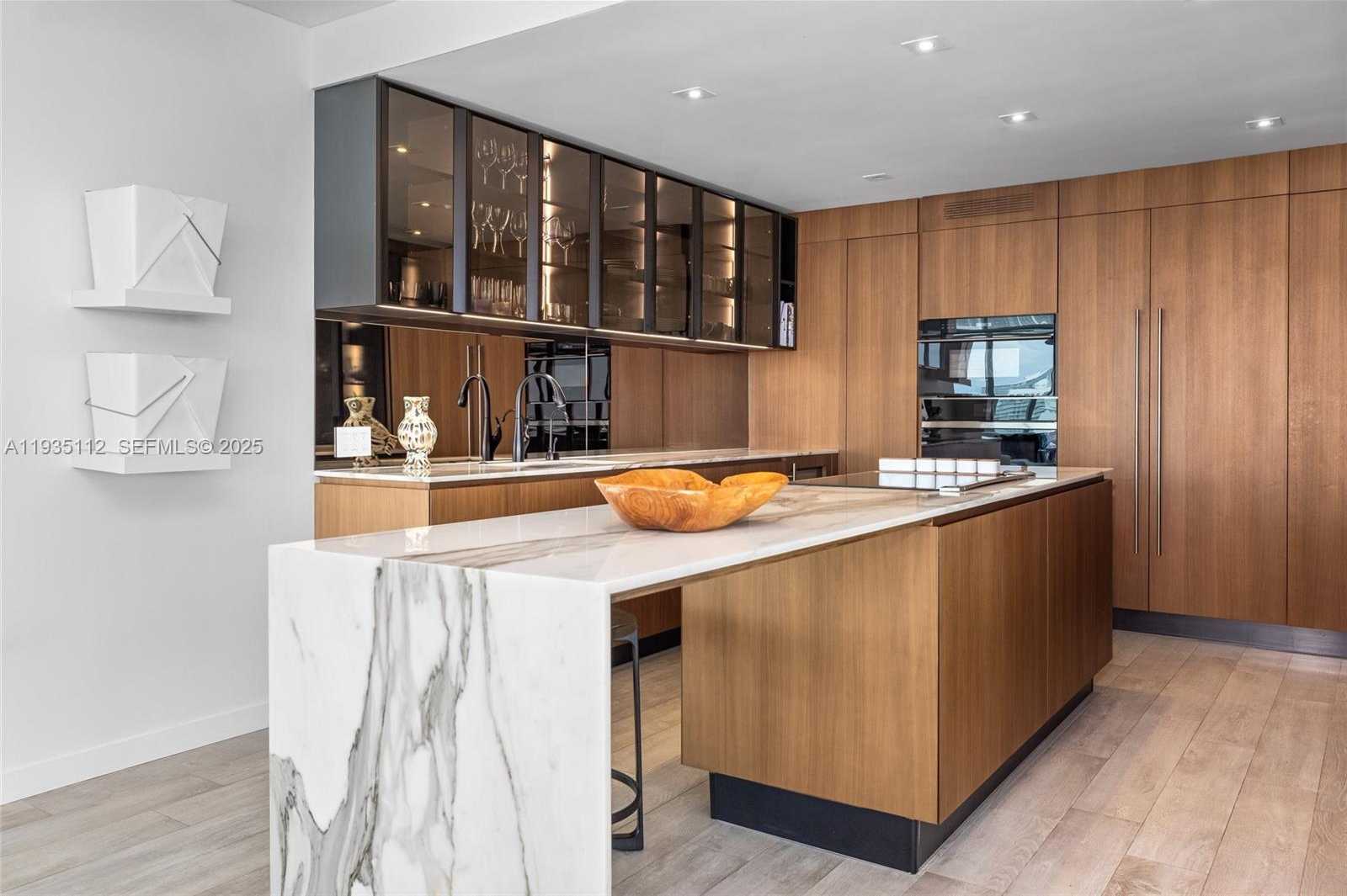 Small Image of 1000 SOUTH POINTE DR #3501, Miami Beach Number 7