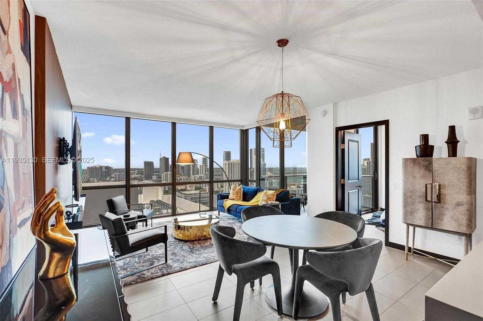 Imagen de Pequeño Objeto