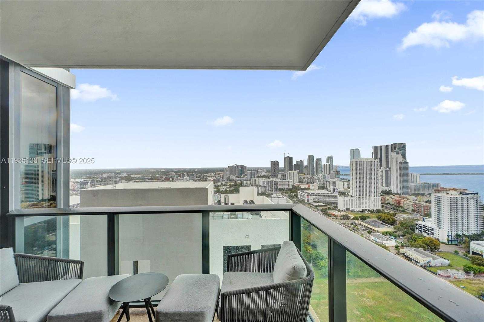 Imagen de Pequeño Objeto